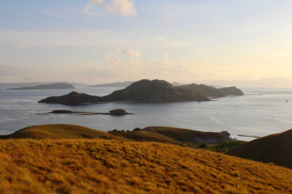 A view of Sebayur Island in the evening | Hello Flores