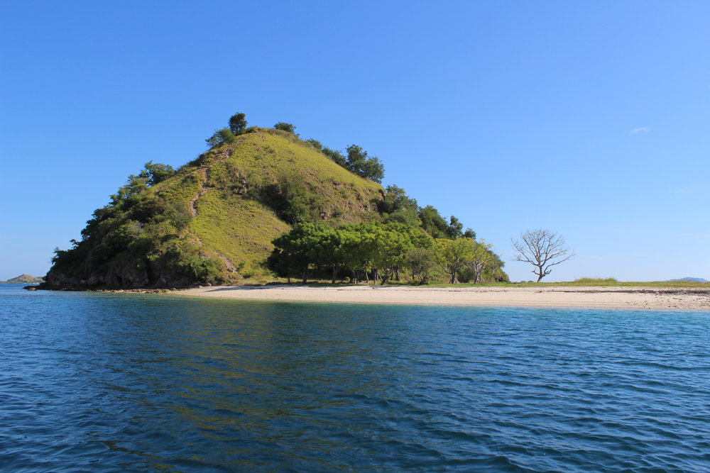 Kelor is a small island where you can get an incredible view of the surrounding Komodo islands | Hello flores
