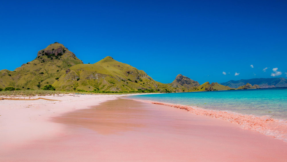 The sand with an amazing pink color in Pink beach | Hello flores