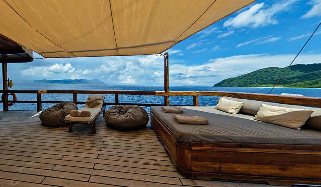 Damai Liveaboard Extraordinary Deck | Hello Flores
