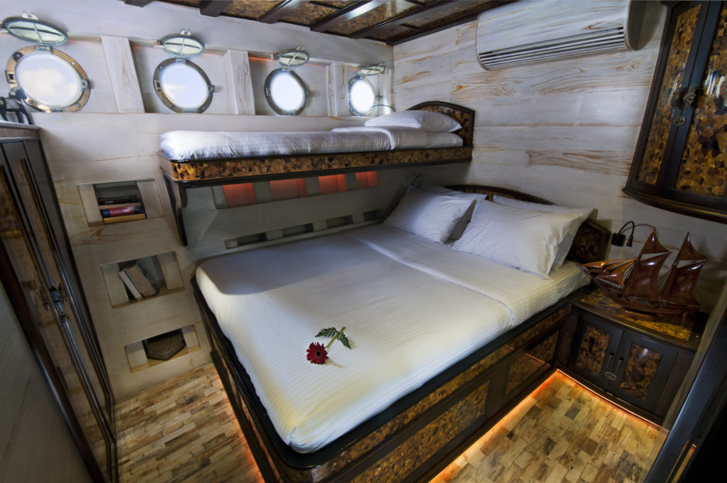 Mantra Mae Liveaboard Class Bed Cabin | Hello Flores