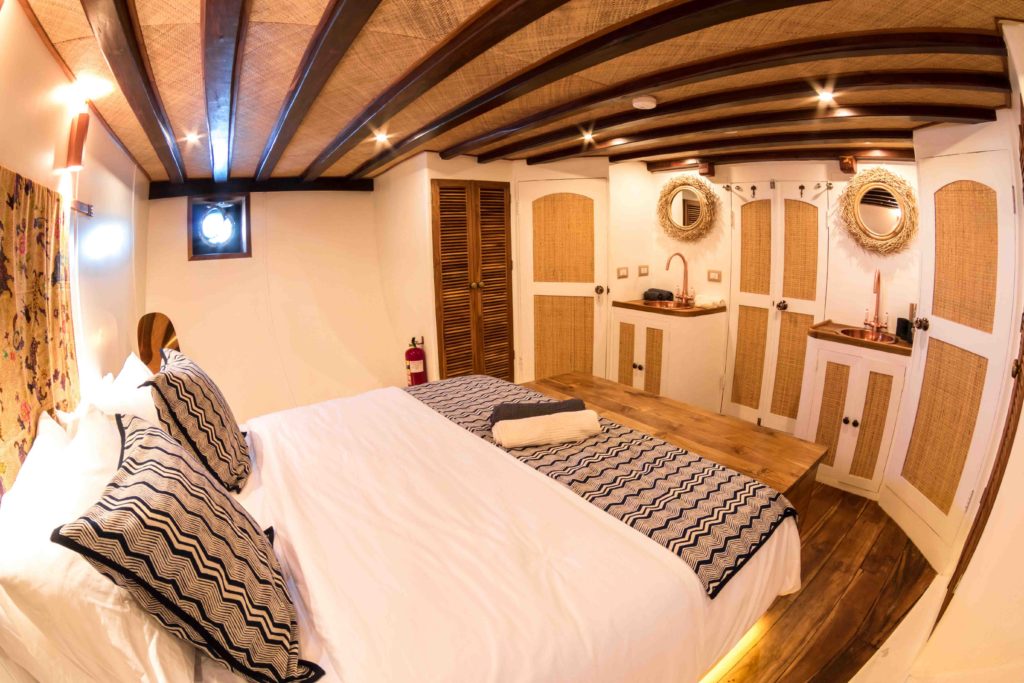 The luxurious master cabin in Magia 2 liveaboard | Hello Flores