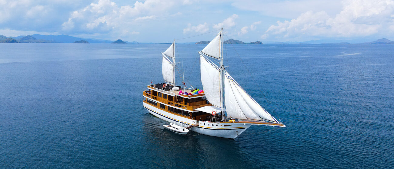 Komodo Liveaboard | Hello Flores