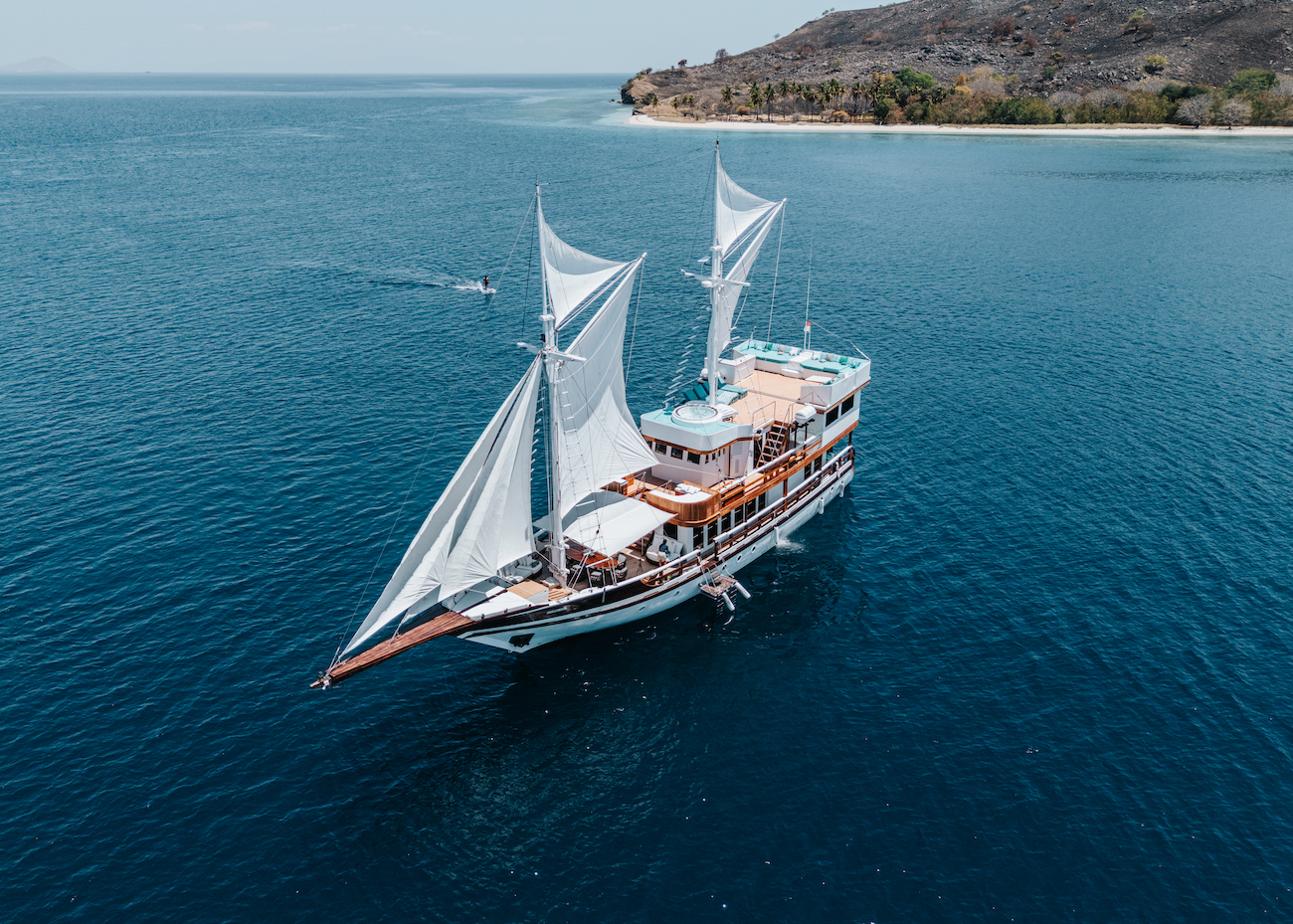 Komodo Liveaboard | Hello Flores