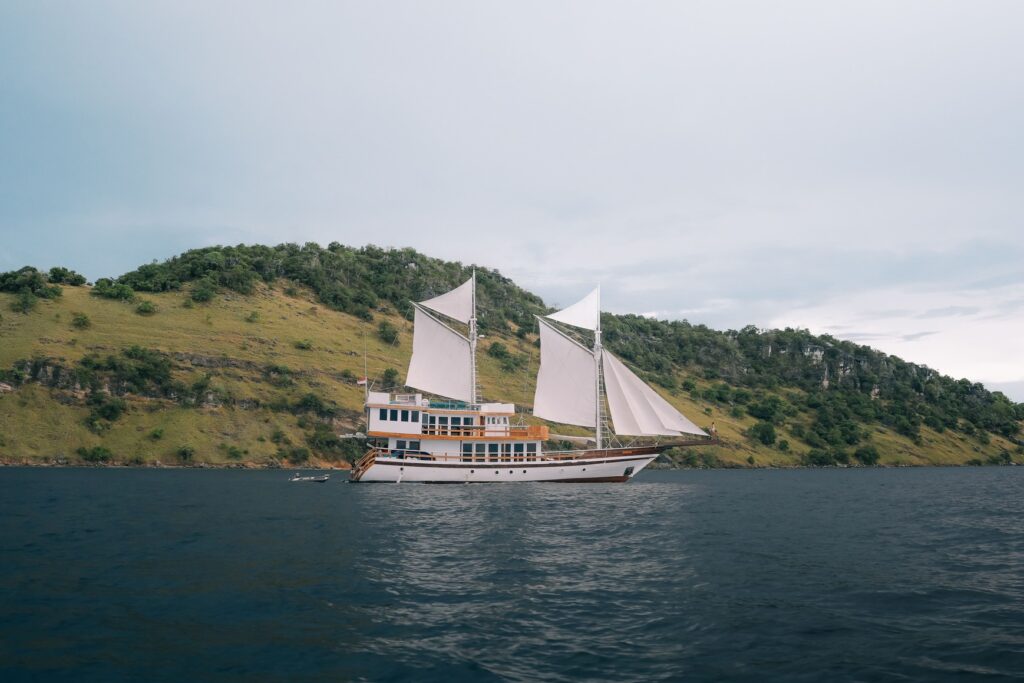 Kayra Phinisi Sailing in Komodo | Hello Flores