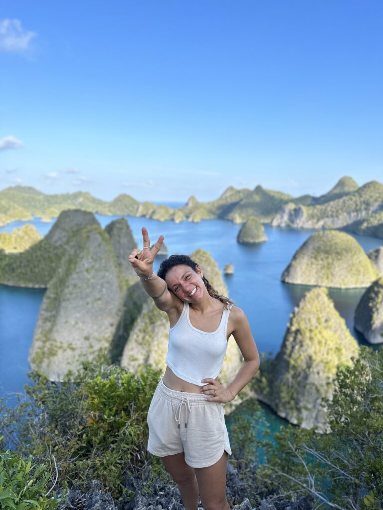 Jakare Liveaboard Cruise Director | Hello Flores