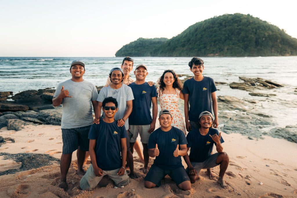 Jakare Liveaboard Crew | Hello Flores