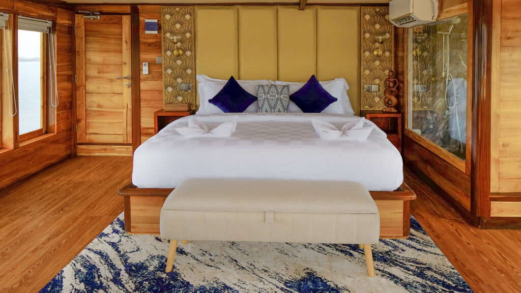 Master Cabin of Raffles Yacht | Hello Flores