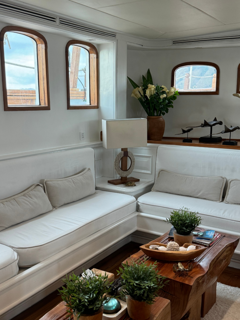 Mutiara Laut Interior | Hello Flores