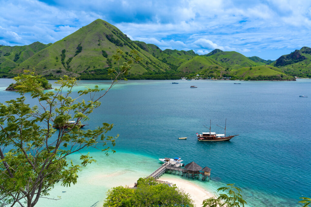 The Romantic Vibe of Komodo | Hello Flores