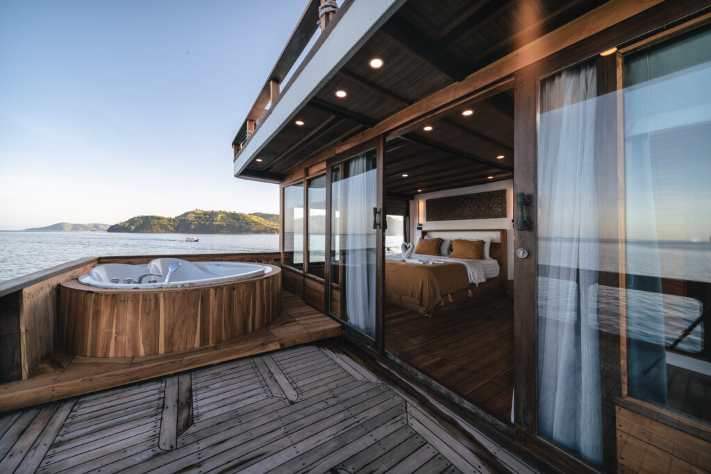 Private Terrace with Jacuzzi of Elbark Cruise | Hello Flores