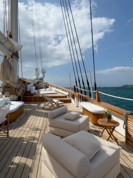 Mutiara Laut Upper Deck | Hello Flores