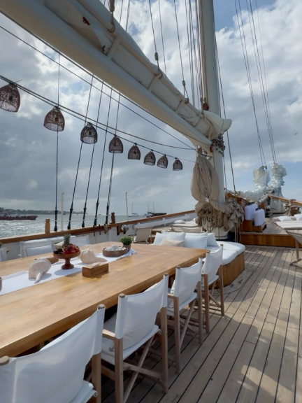 Mutiara Laut Upper Deck | Hello Flores