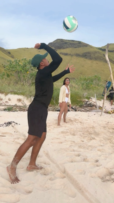 Beach Volleyball in Gili Banta | Hello Flores