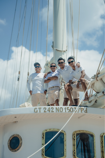 Mutiara Laut Crew | Hello Flores