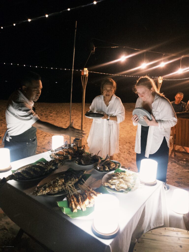 Aliikai Voyage Beach Dining Party | Hello Flores