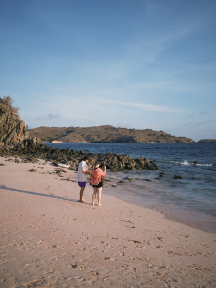 Pink Beach of Komodo National Park | Hello Flores