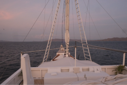 Sundeck of Aliikai Voyage | Hello Flores