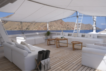 Sundeck of Aliikai Voyage | Hello Flores